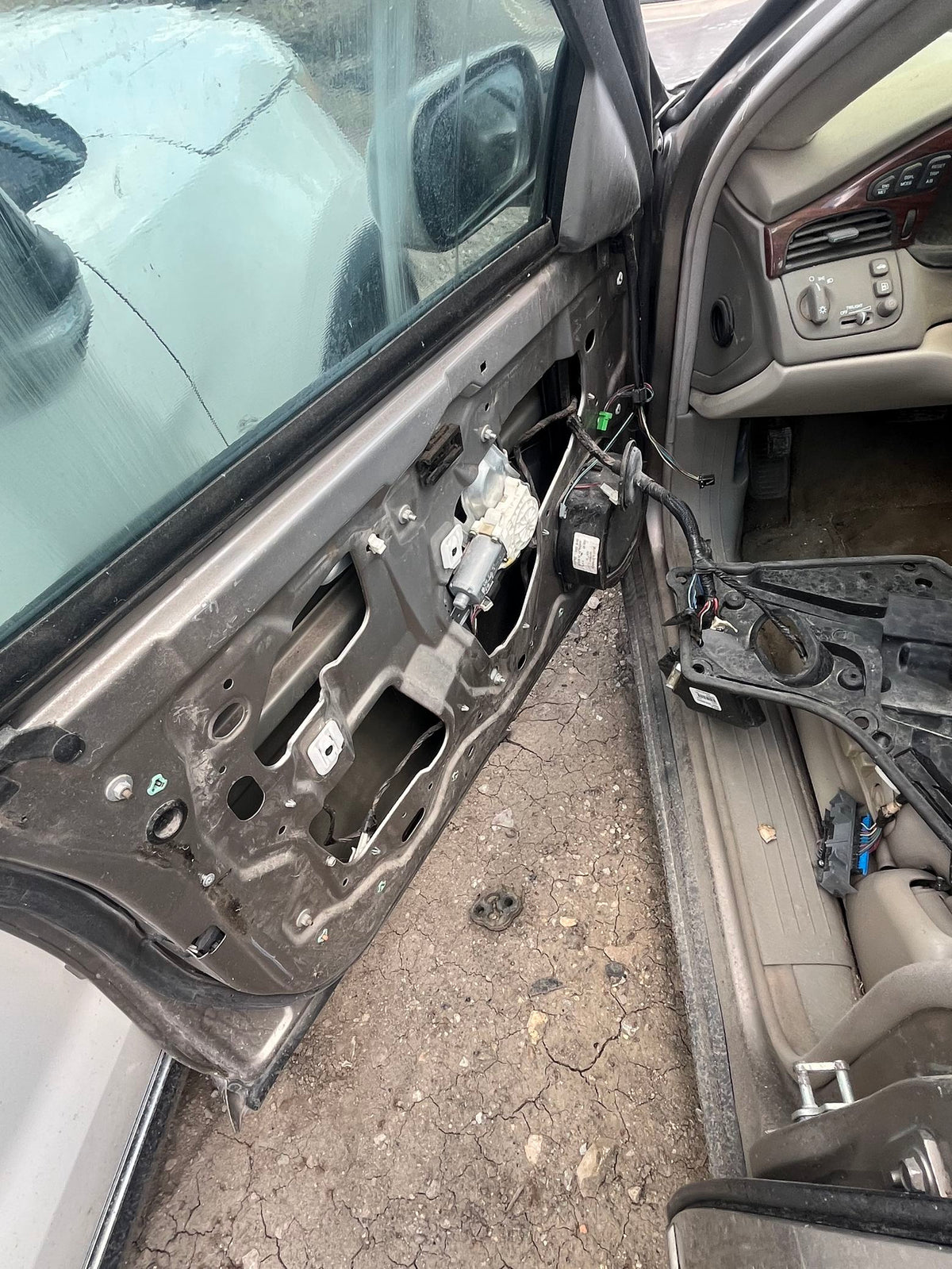 Door Lock Actuator Front Passenger Side 2000 - 2005 Cadillac DeVille
