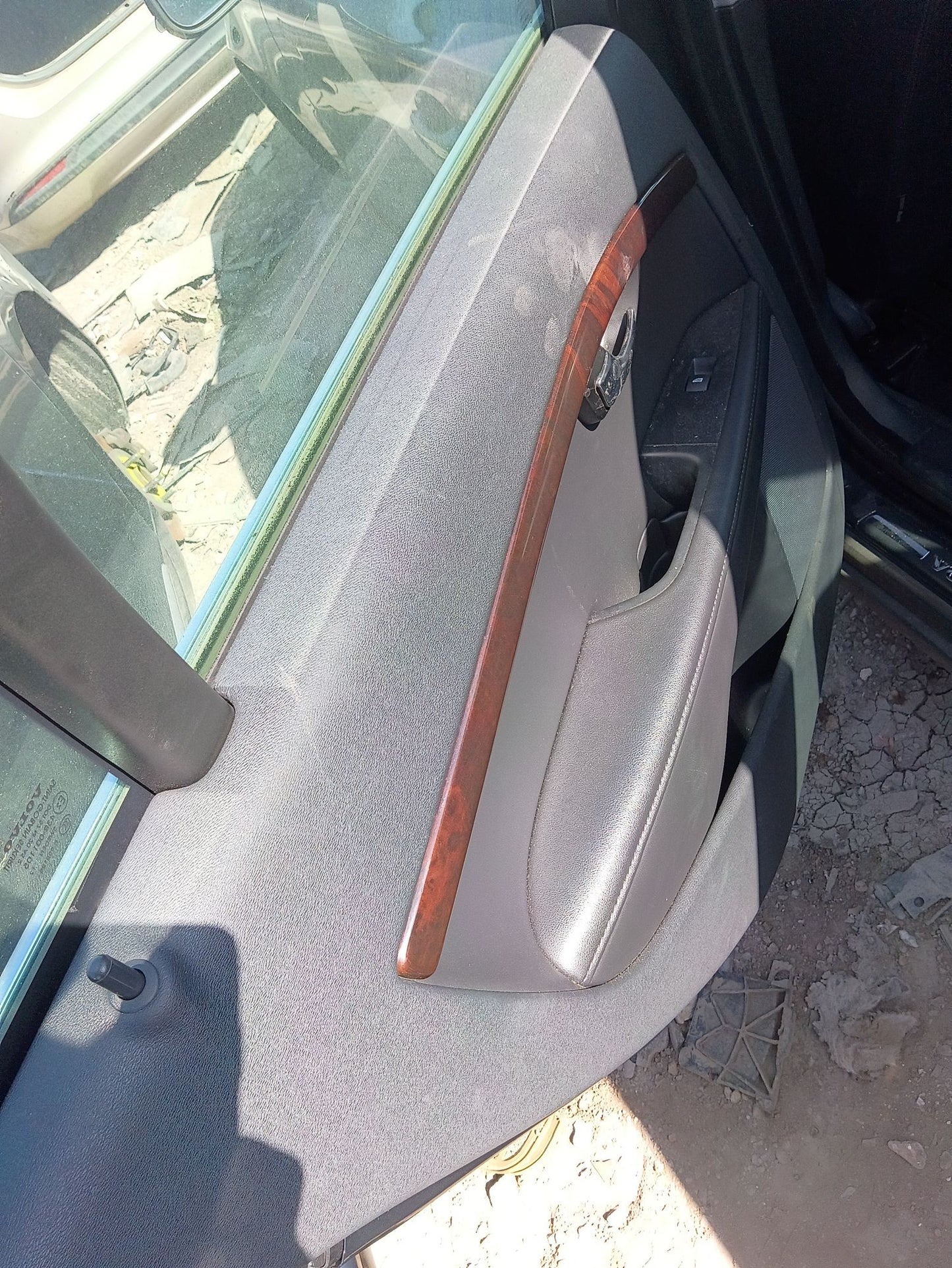 Door Trim Panel Front Passenger Side 2007 - 2016 Volvo S80