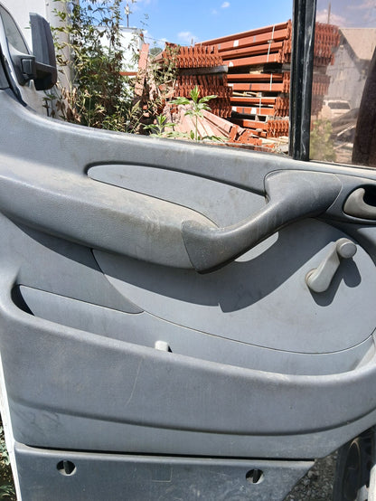 Door Lock Latch Sliding Door Passenger Side 2003 - 2006 Dodge Sprinter Cargo