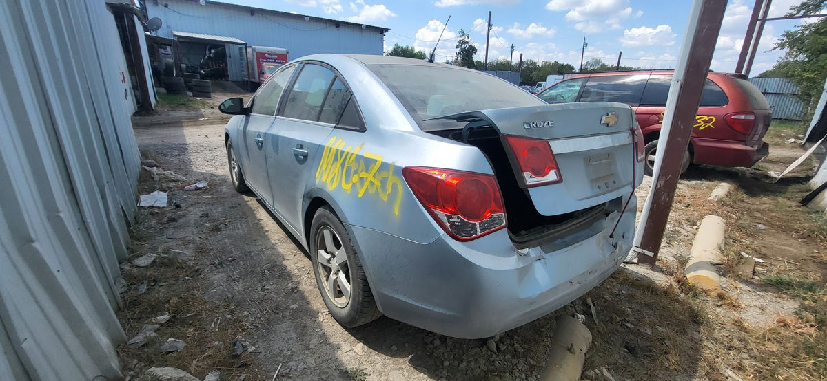 Wheel Hub Front Passenger Side 2011 - 2015 Chevrolet Cruze