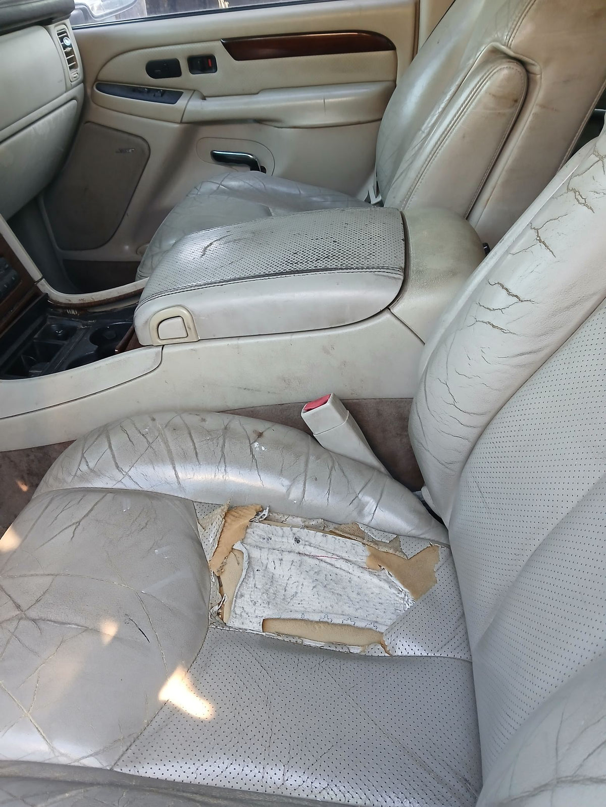 Seat Belt Retractor Front Driver Side 2002 - 2006 Cadillac Escalade