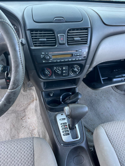 Grille 2000 - 2006 Nissan Sentra