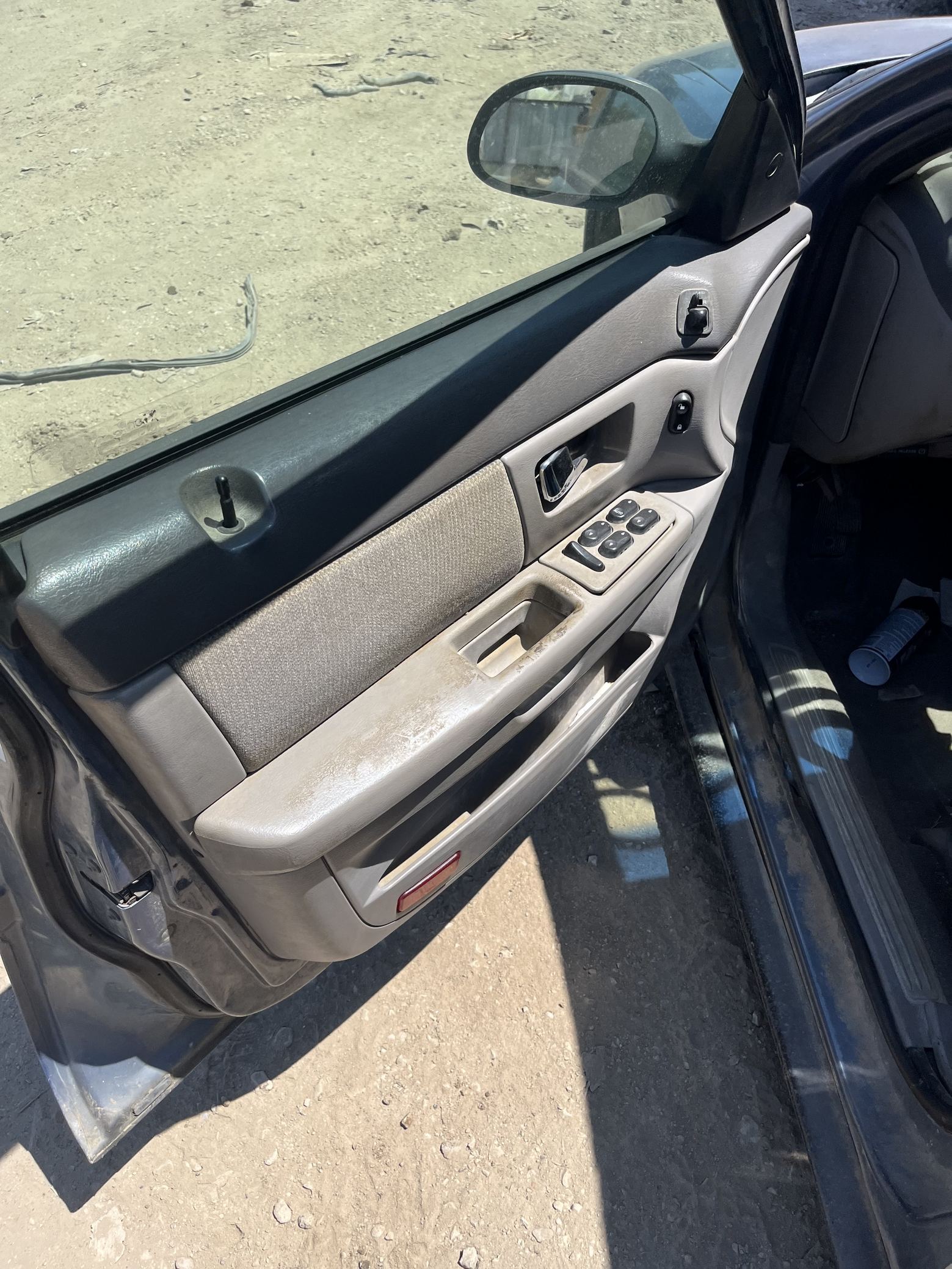 Fuse Box Interior 2000 - 2007 Ford Taurus