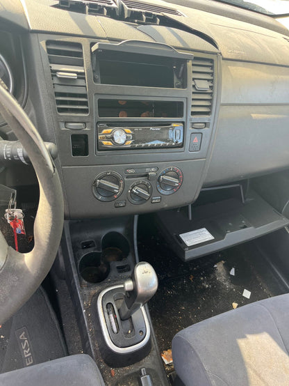 Door Interior Handle Front Driver Side 2007 - 2011 Nissan Versa