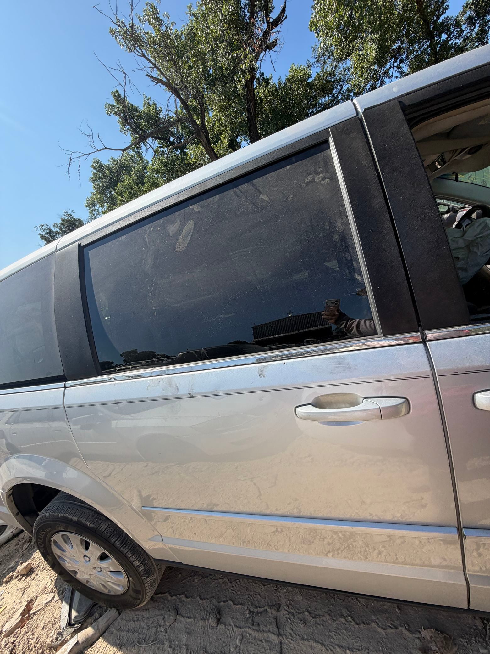 Vent Window Glass Front Passenger Side 2008 - 2016 Chrysler Town and Country
