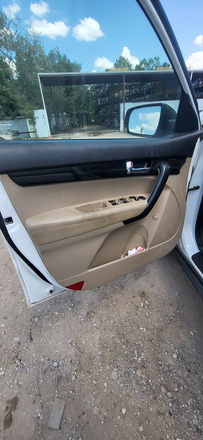 Door Trim Panel Front Passenger Side 2011 - 2015 Kia Sorento
