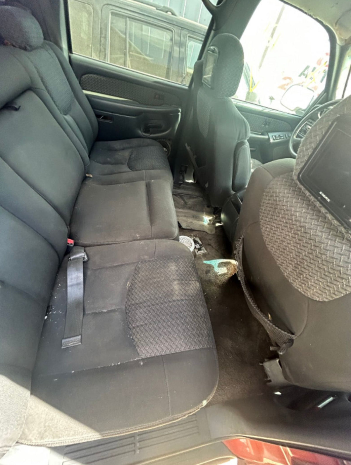 Seat Belt Rear Driver Side 2002 - 2006 Chevrolet Avalanche