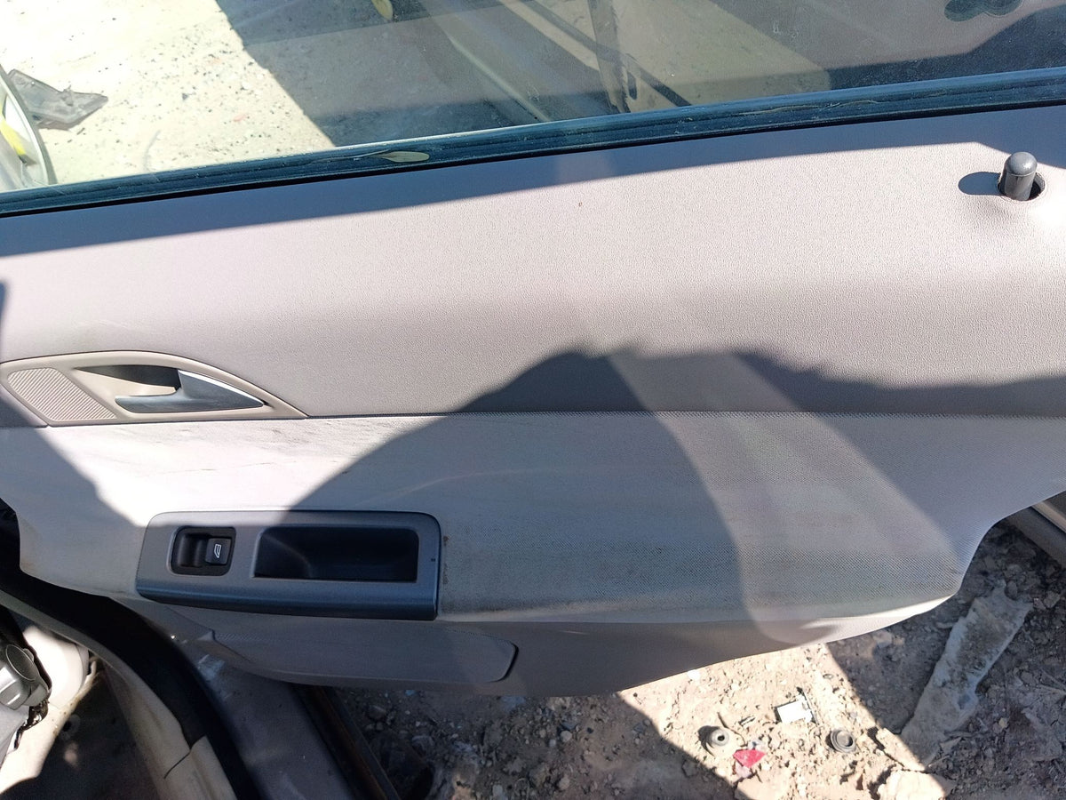 Headlight Passenger Side 2000 - 2004 Volvo S40