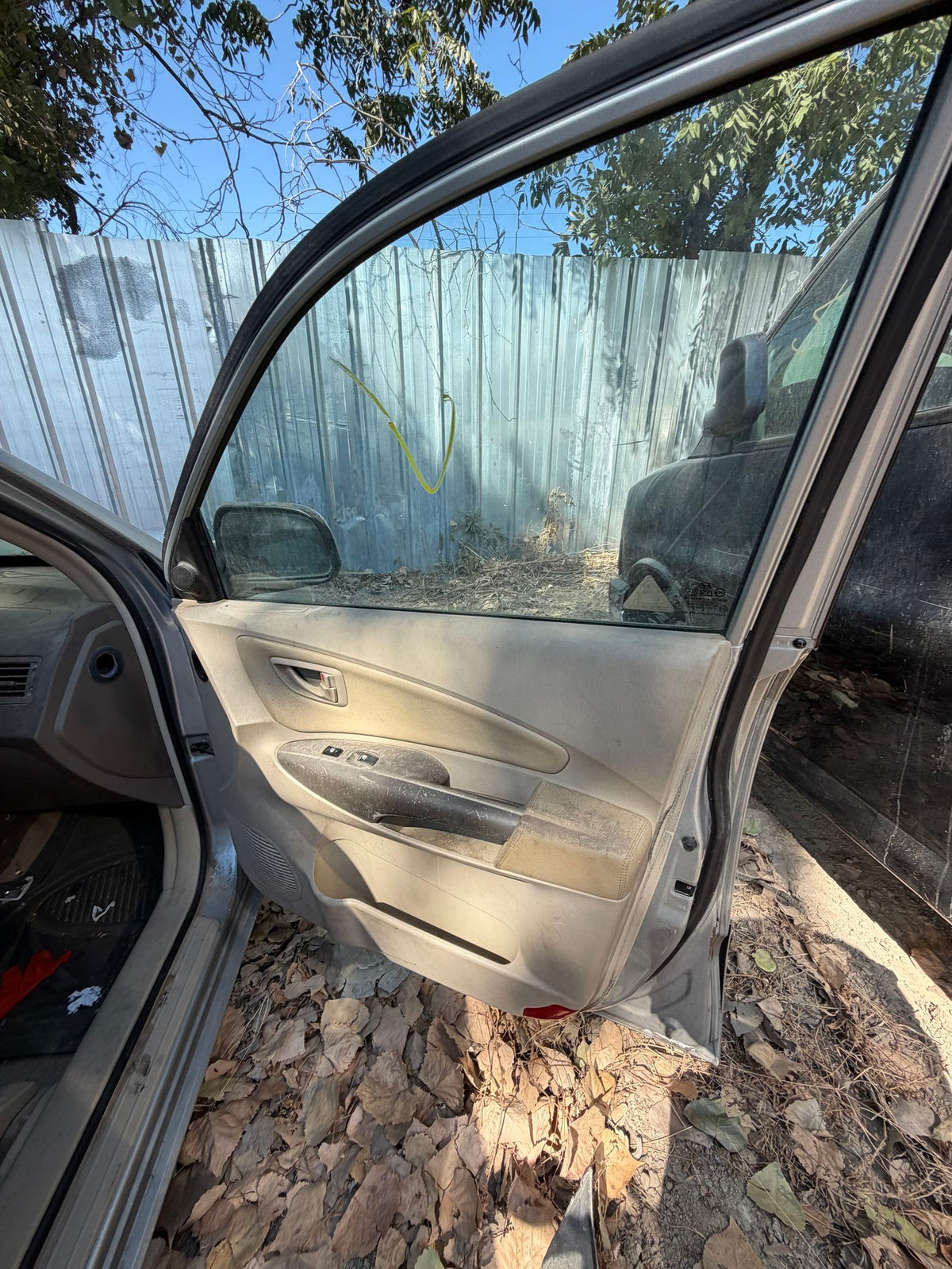 Steering Knuckle Front Passenger Side 2005 - 2009 Hyundai Tucson