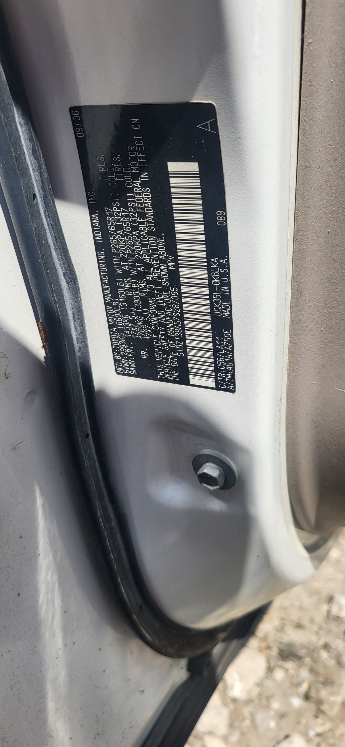 Fuse Box Underhood 2000 - 2005 Cadillac DeVille