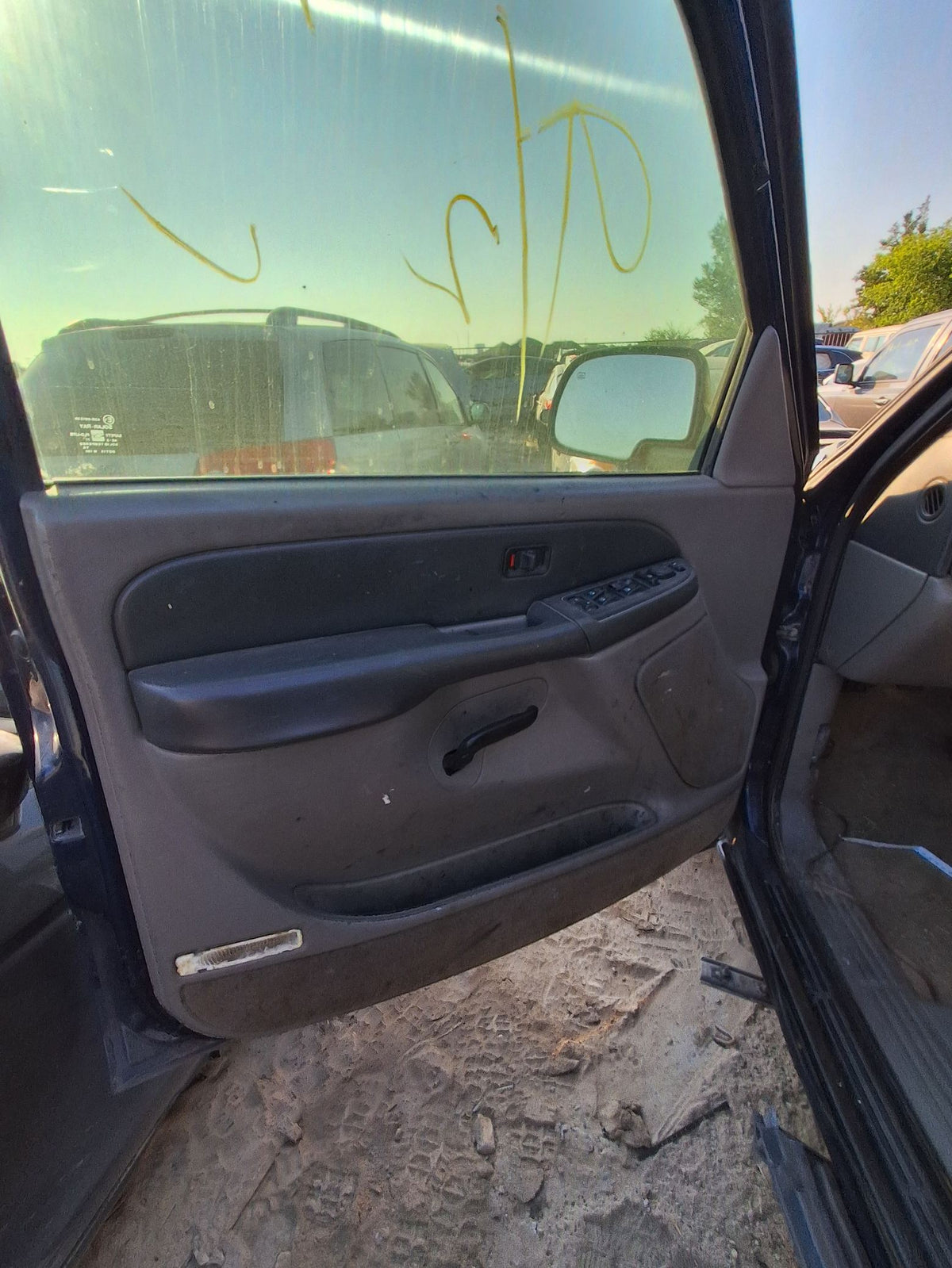Door Handle Interior Front Driver Side 2000 - 2006 GMC Yukon