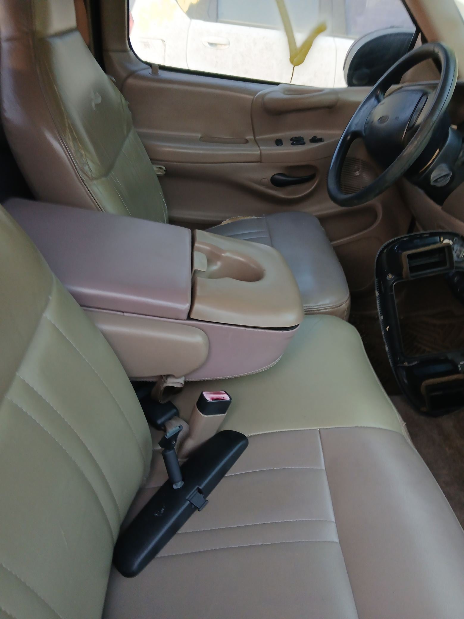 Tail Light Passenger Side 1997 - 2003 Ford F-150