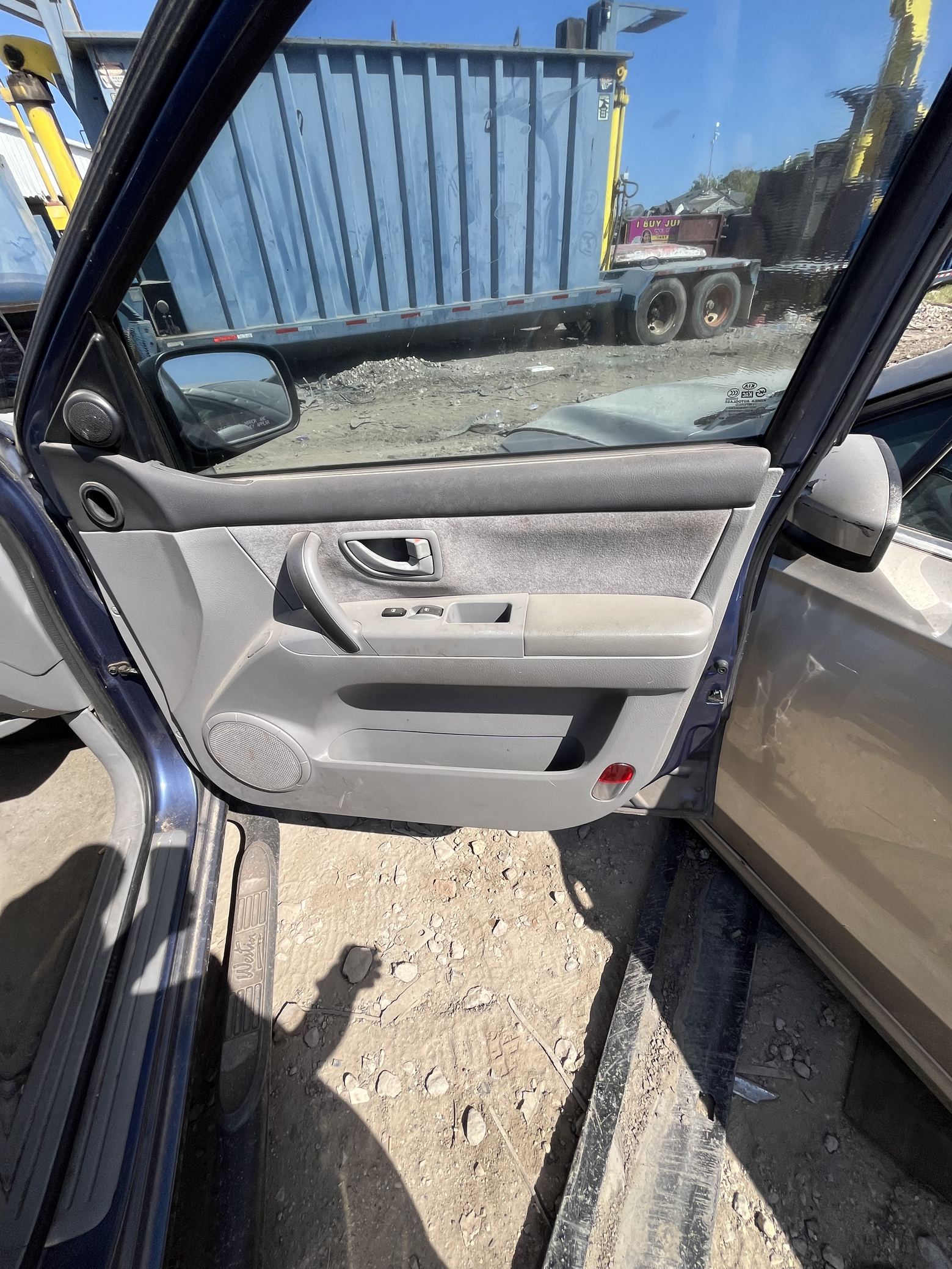 Seat Belt Buckle Rear Driver Side 2003 - 2009 Kia Sorento