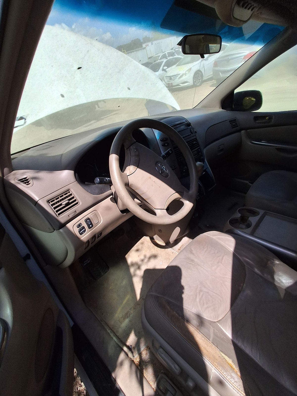 Steering Knuckle Front Passenger Side 2004 - 2010 Toyota Sienna