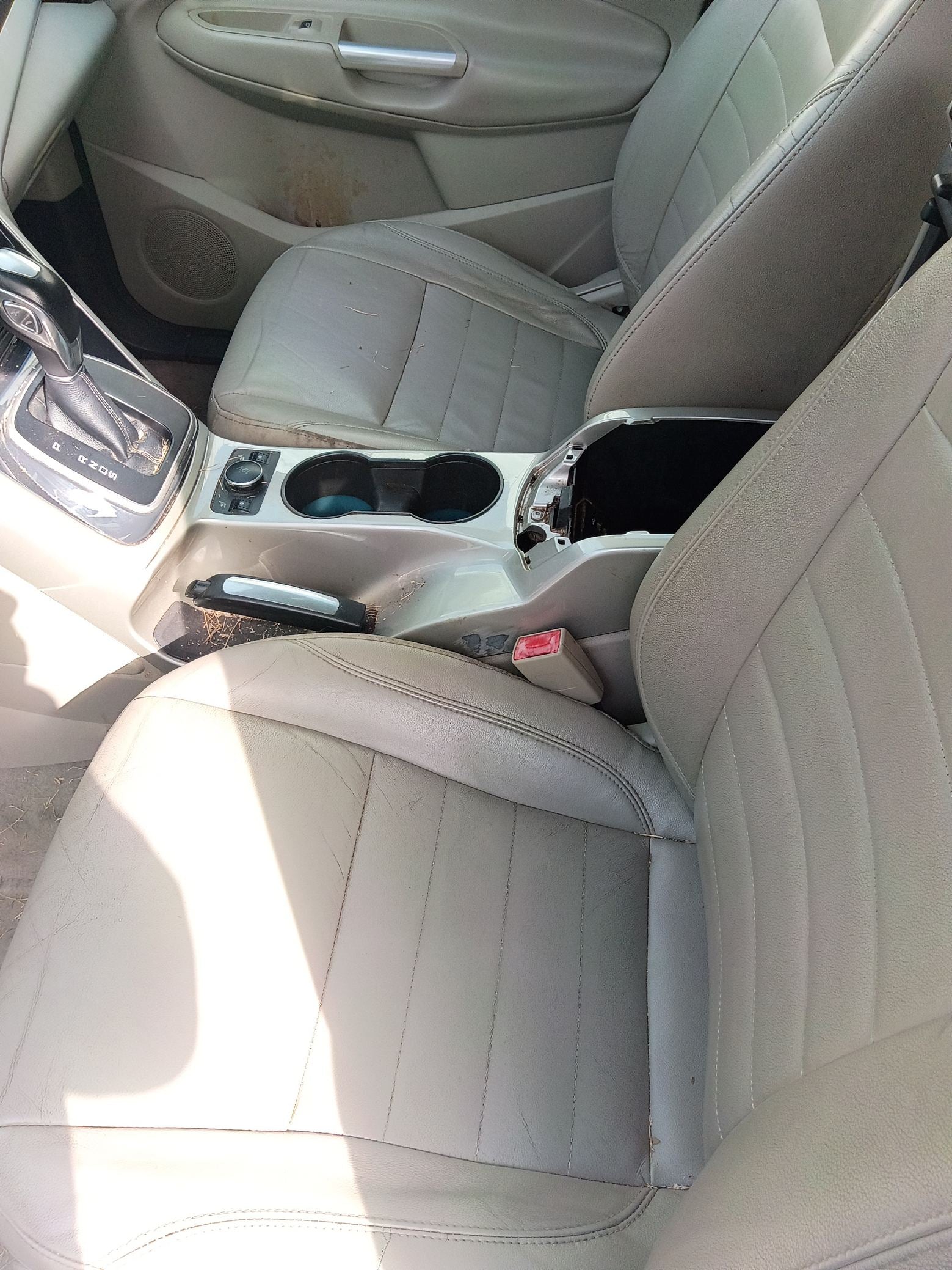 Steering Knuckle Hub Front Passenger Side 2013 - 2019 Ford Escape