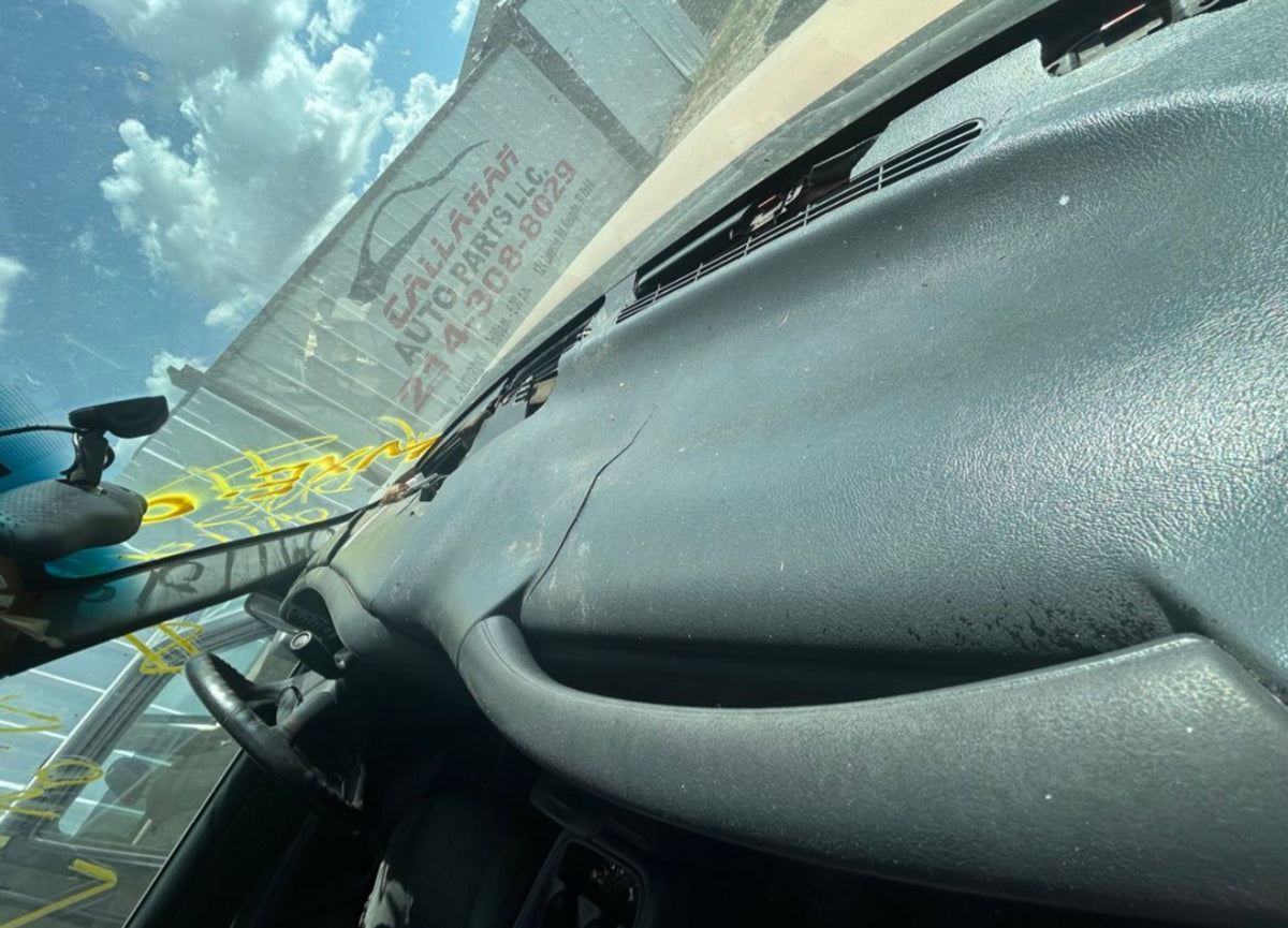 Seat Belt Front Driver Side 2002 - 2006 Chevrolet Avalanche