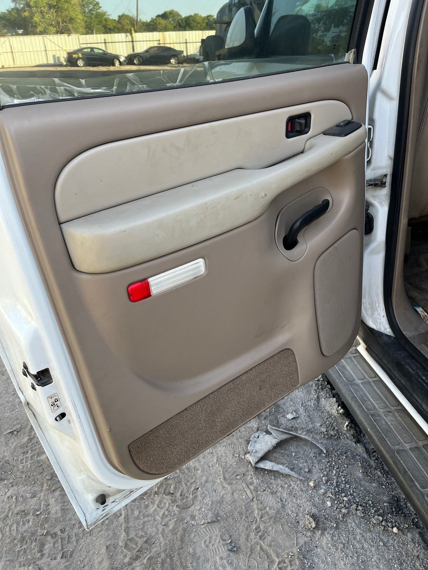 Door Handle Exterior Front Driver Side 2000 - 2006 GMC Yukon