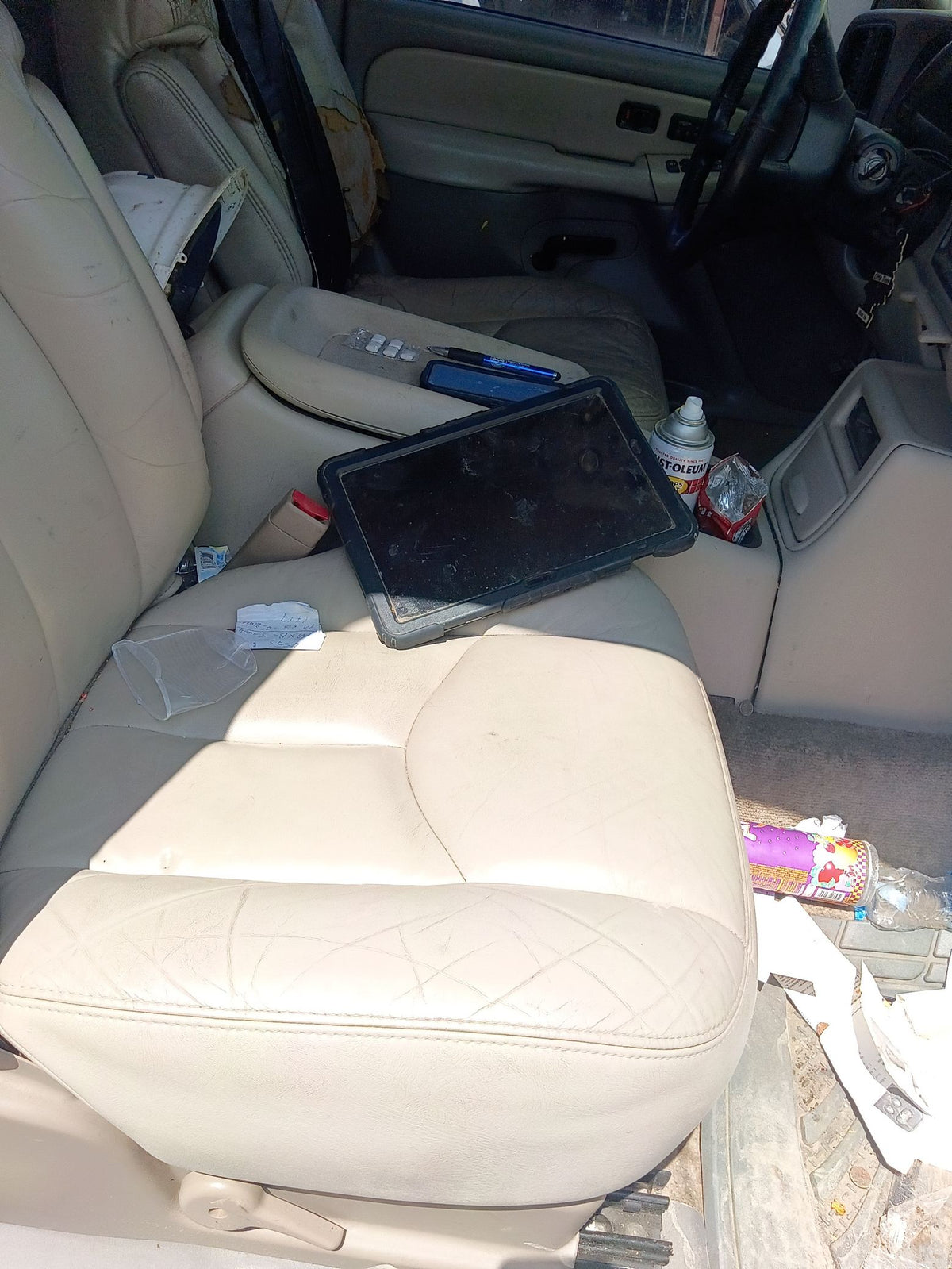 Door Trim Panel Front Passenger Side 2000 - 2006 Chevrolet Suburban