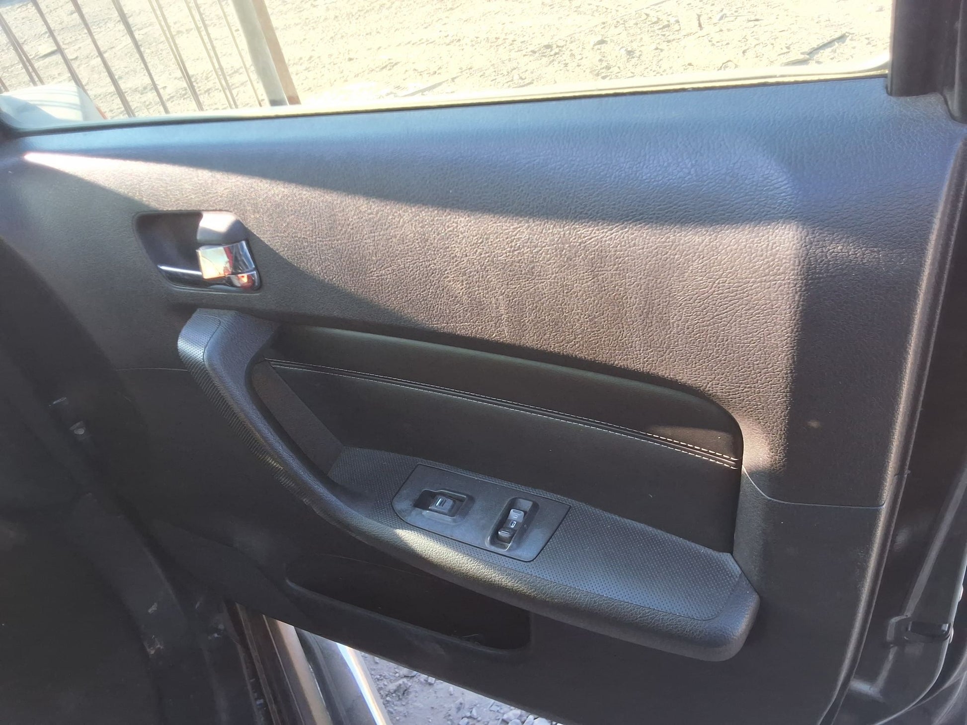 Seat Belt Buckle Rear Passenger Side 2006 - 2010 Hummer H3