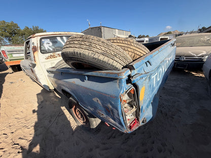 Grille 2079 - 1983 Toyota Pickup
