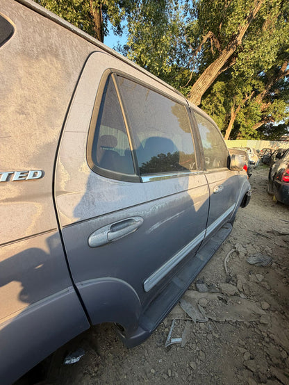 Headlight Passenger Side 2001 - 2007 Toyota Sequoia