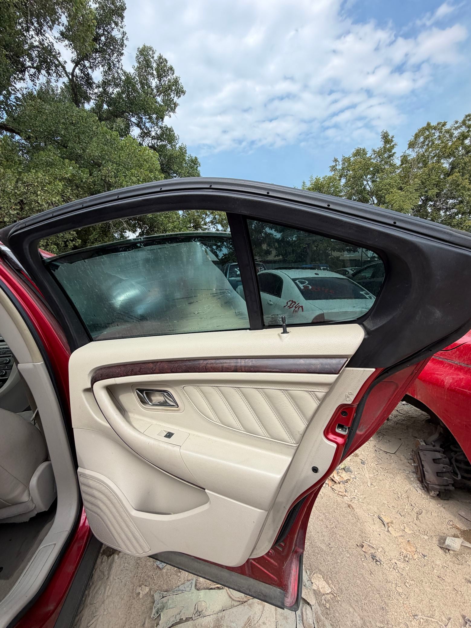 Rocker Panel Molding Passenger Side 2010 - 2019 Ford Taurus
