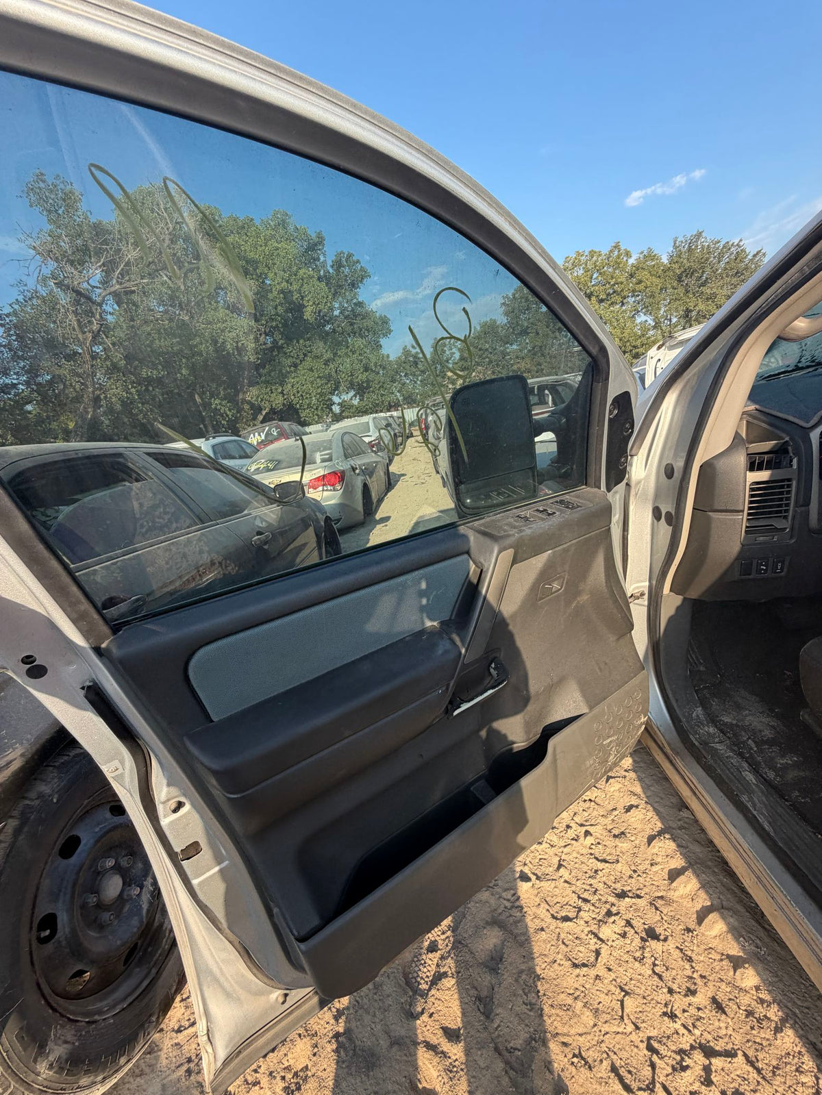 Headlight Passenger Side 2004 - 2015 Nissan Titan