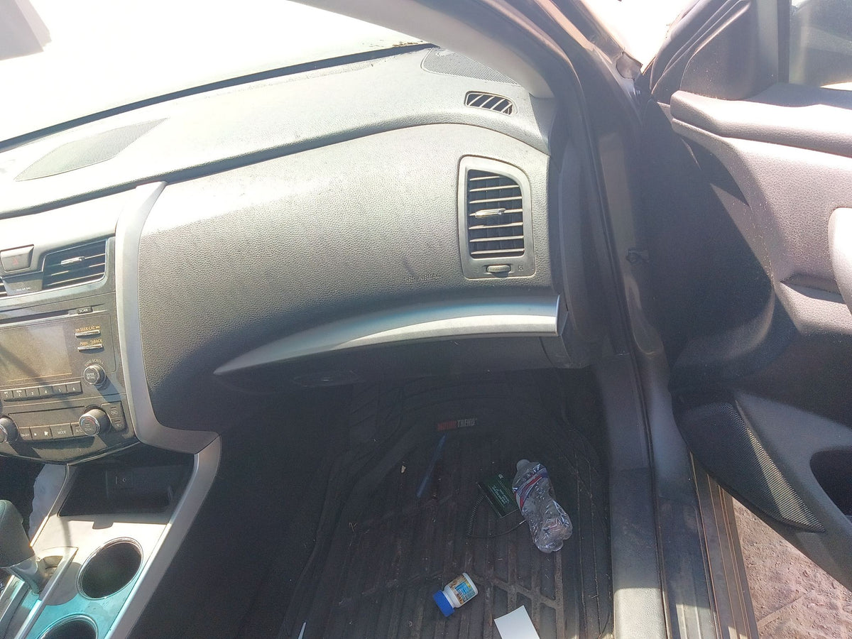 Headlight Driver Side 2013 - 2018 Nissan Altima
