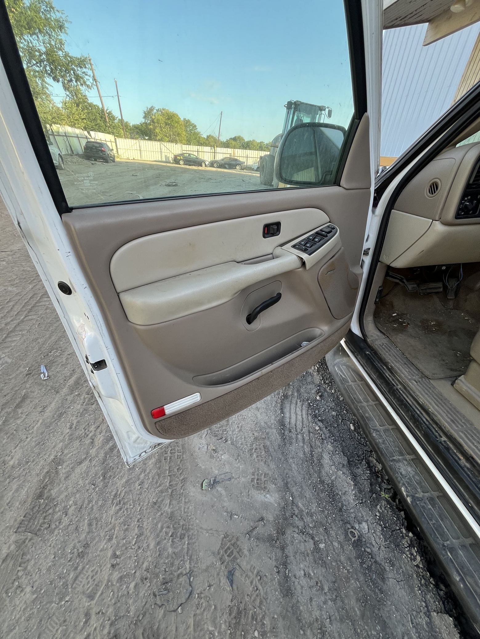 Door Handle Exterior Front Driver Side 2000 - 2006 GMC Yukon