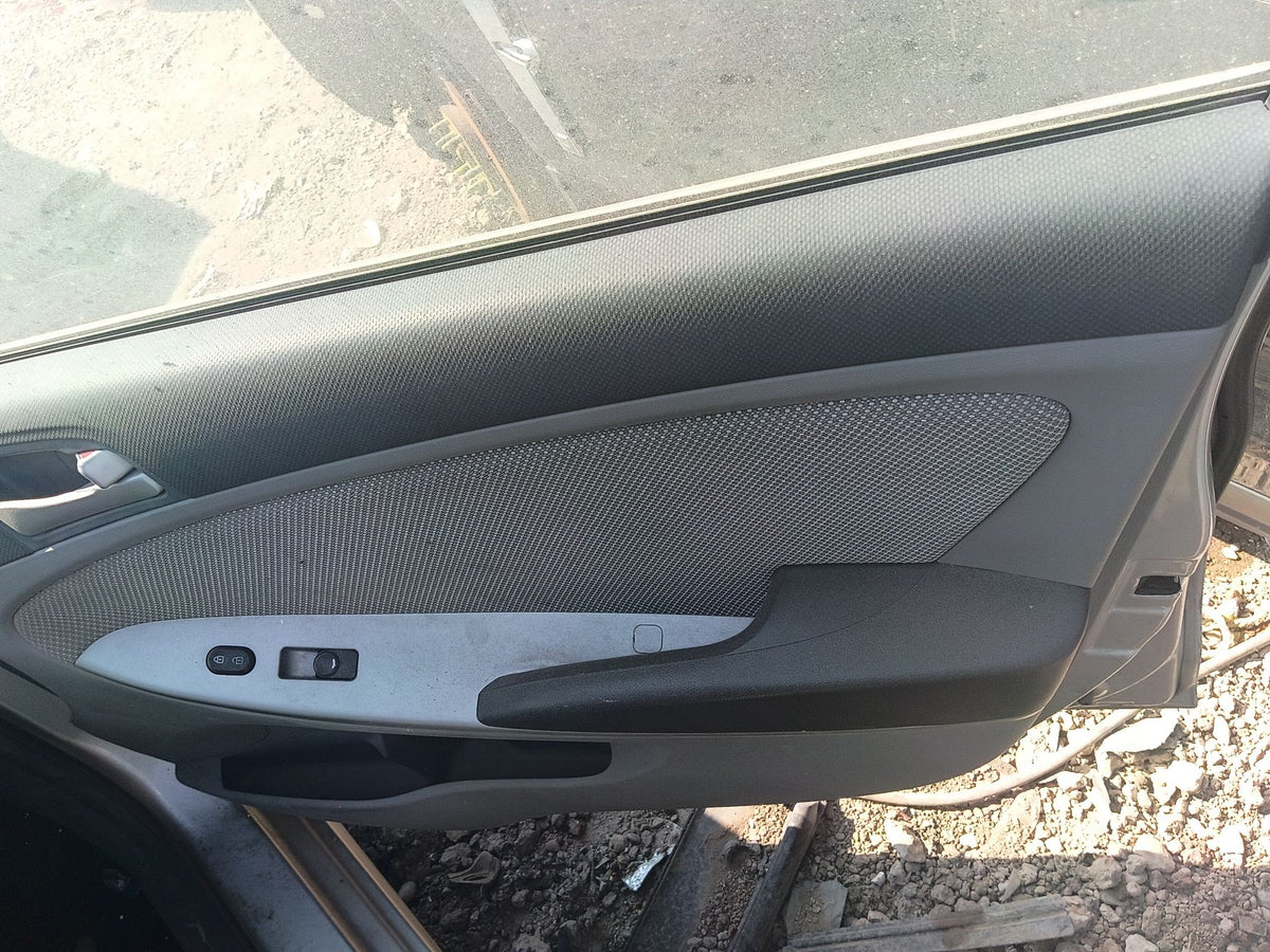 B-Pillar Trim Panel Passenger Side 2012 - 2017 Hyundai Accent