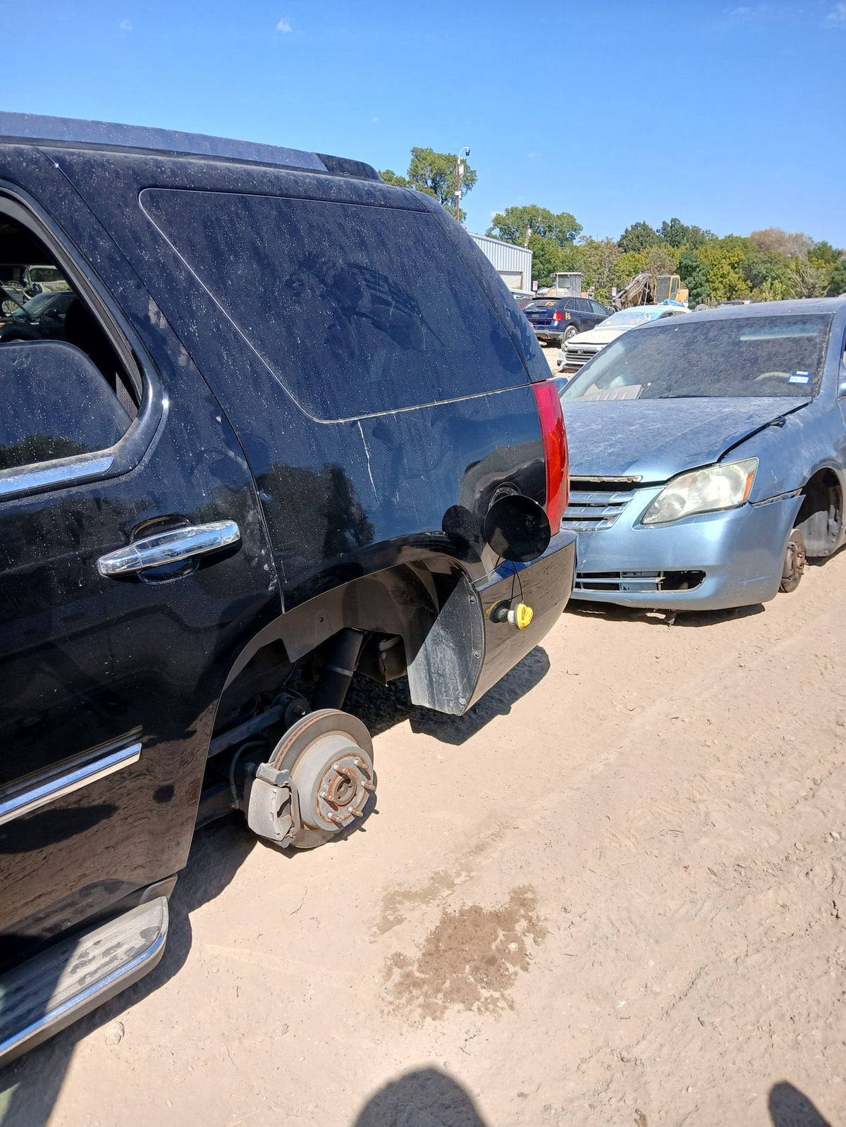 Knuckle Hub Front Driver Side 2007 - 2014 Cadillac Escalade
