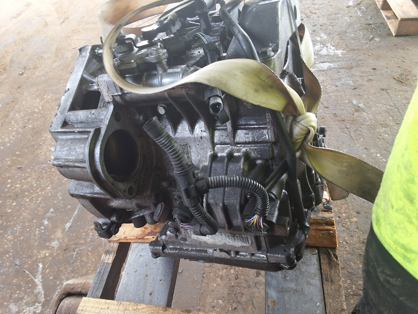 2006-2010 VOLKSWAGEN PASSAT  -  AUTOMATIC TRANSMISSION - #M19045