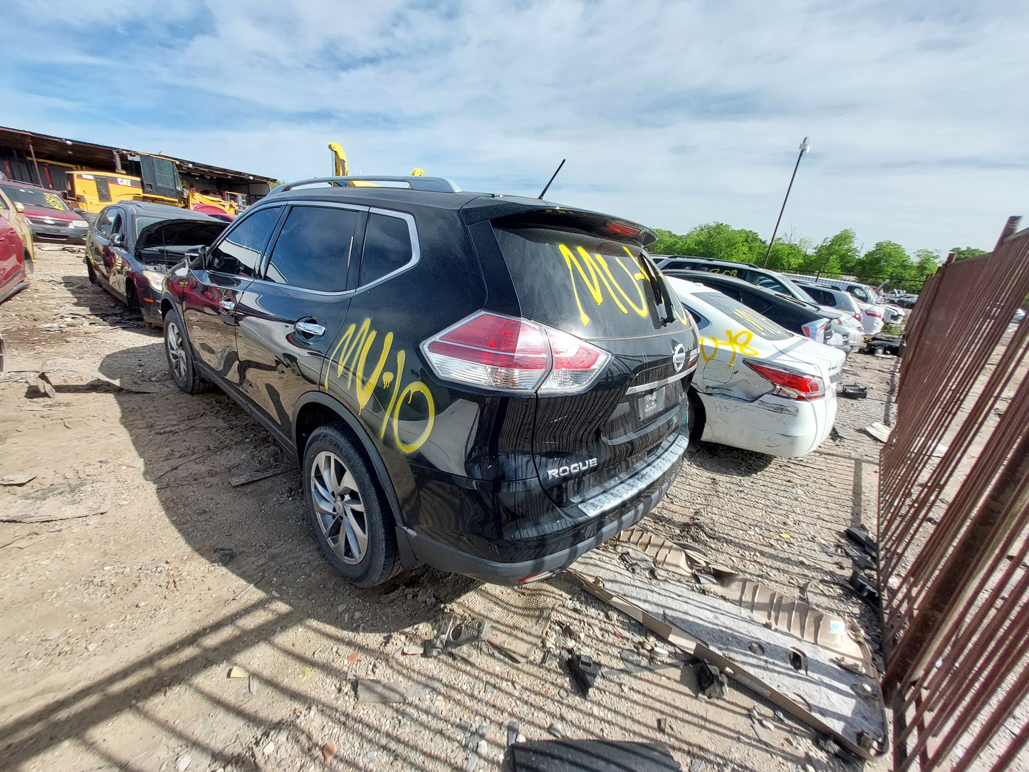 2014 NISSAN ROGUE - STOCK #M18800