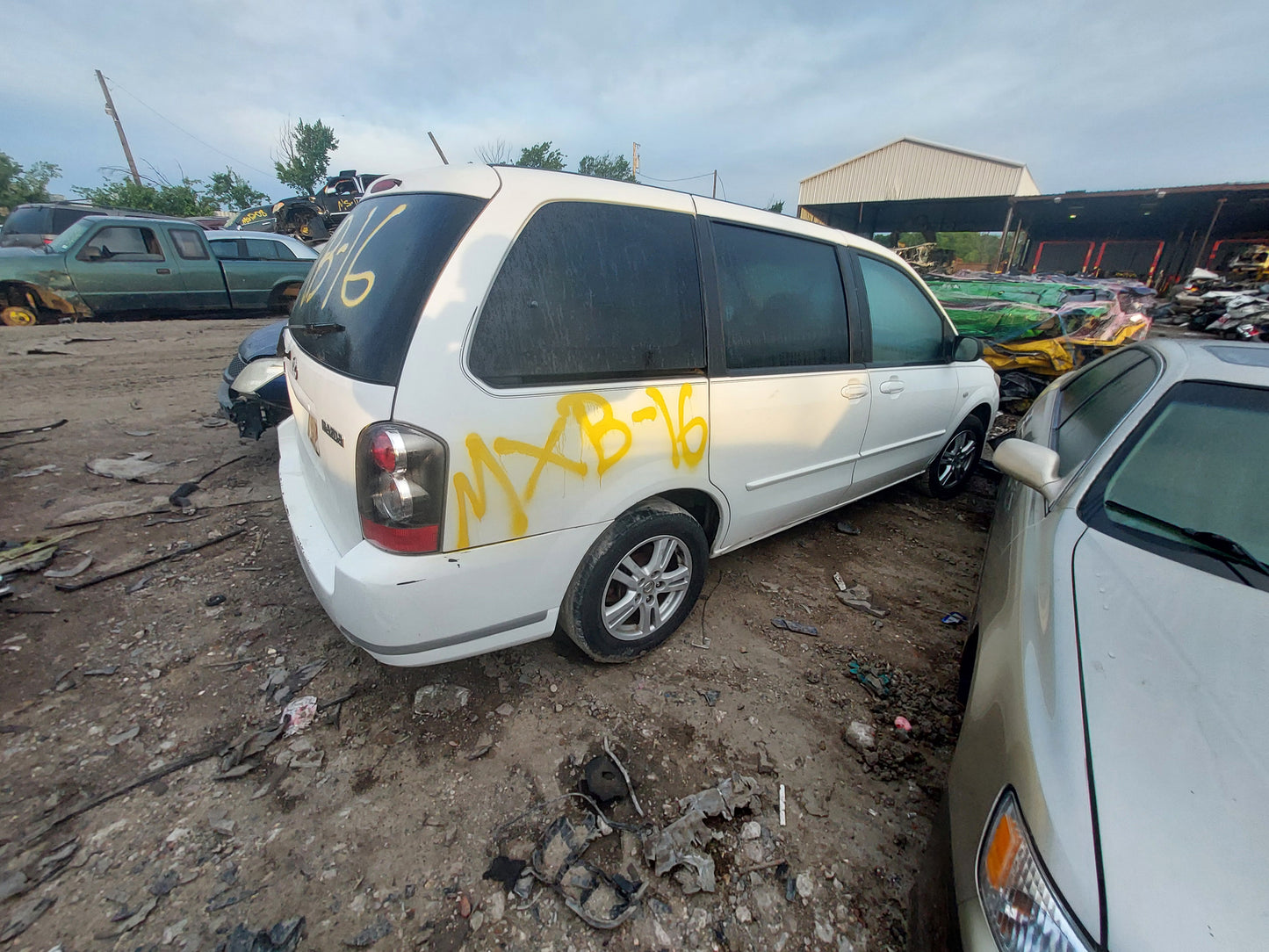 2004 Mazda MPV - Stock #: M18906 - MXB-16