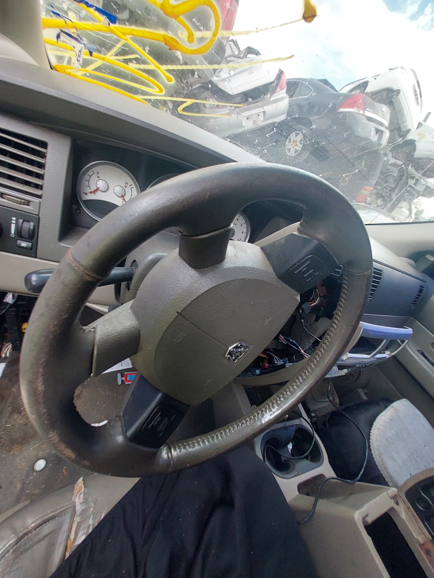 2005 Dodge Durango - Stock #: M18901 - MXB-11