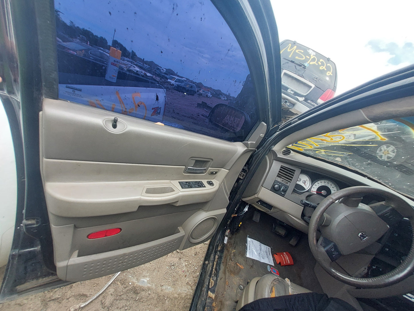 2005 Dodge Durango - Stock #: M18901 - MXB-11