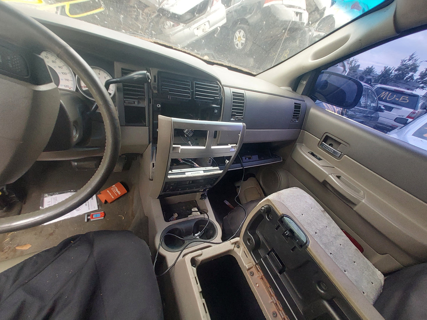 2005 Dodge Durango - Stock #: M18901 - MXB-11