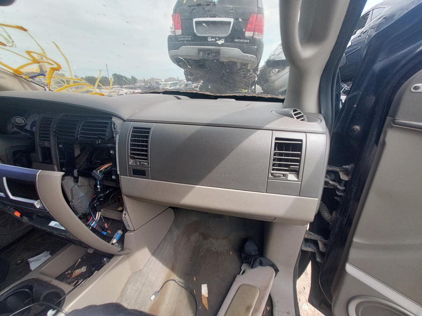 2005 Dodge Durango - Stock #: M18901 - MXB-11