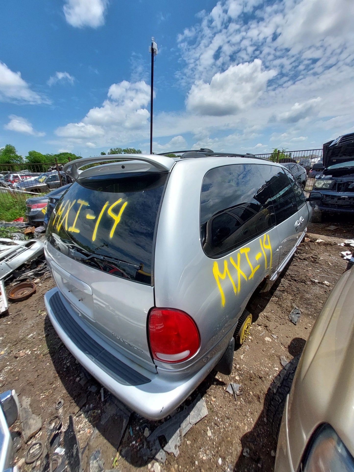 1996-2000 Dodge Caravan - Stock #: M19044
