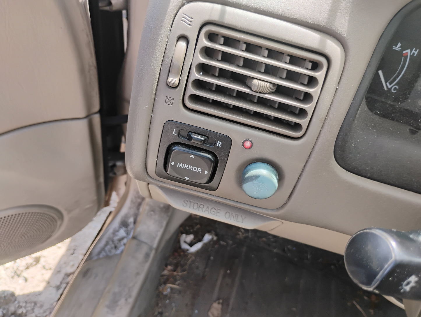 1998 - 2002 Toyota Corolla - Stock #: M18817 MV-17