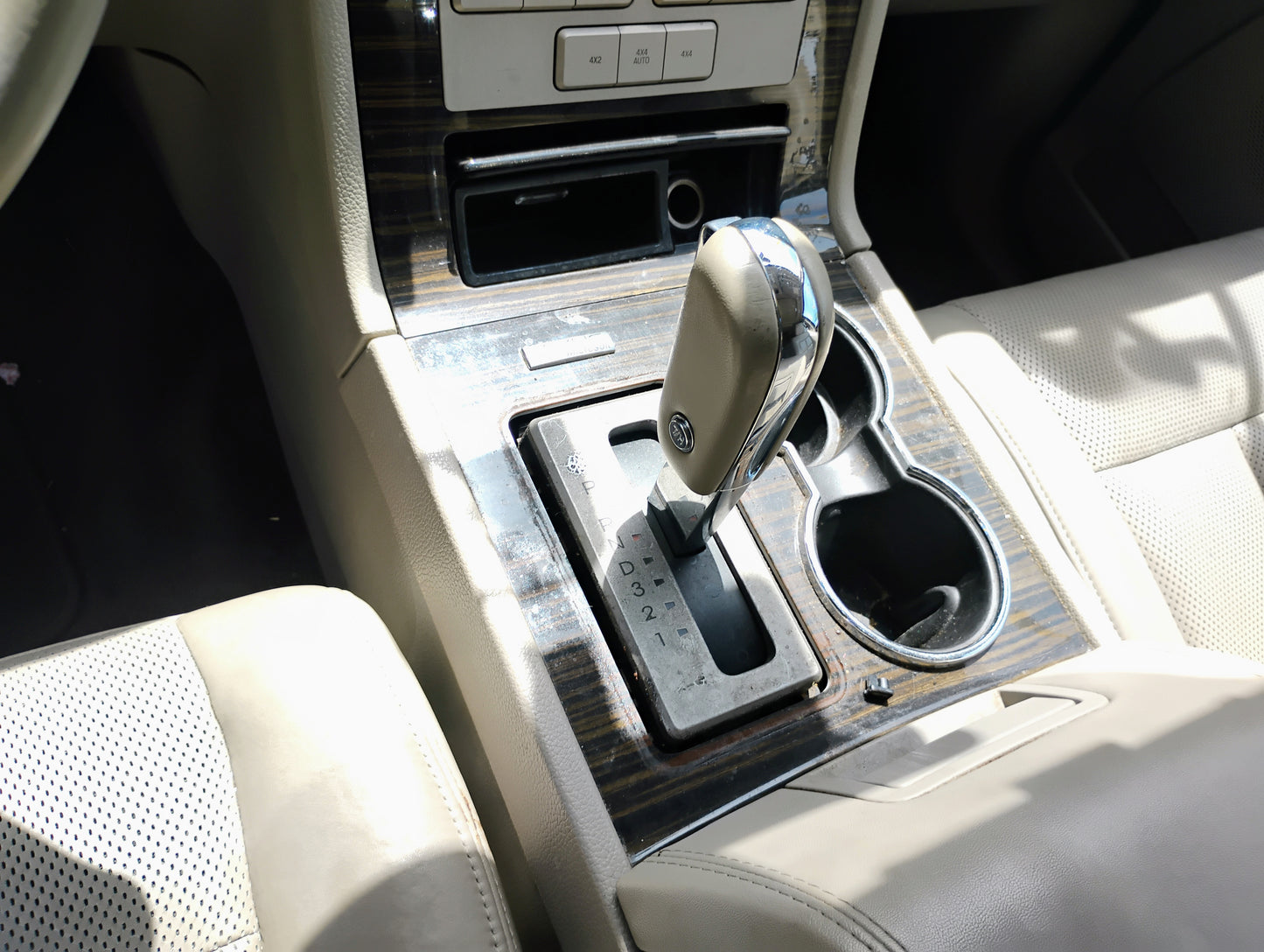 2010 LINCOLN NAVIGATOR - STOCK #M18799