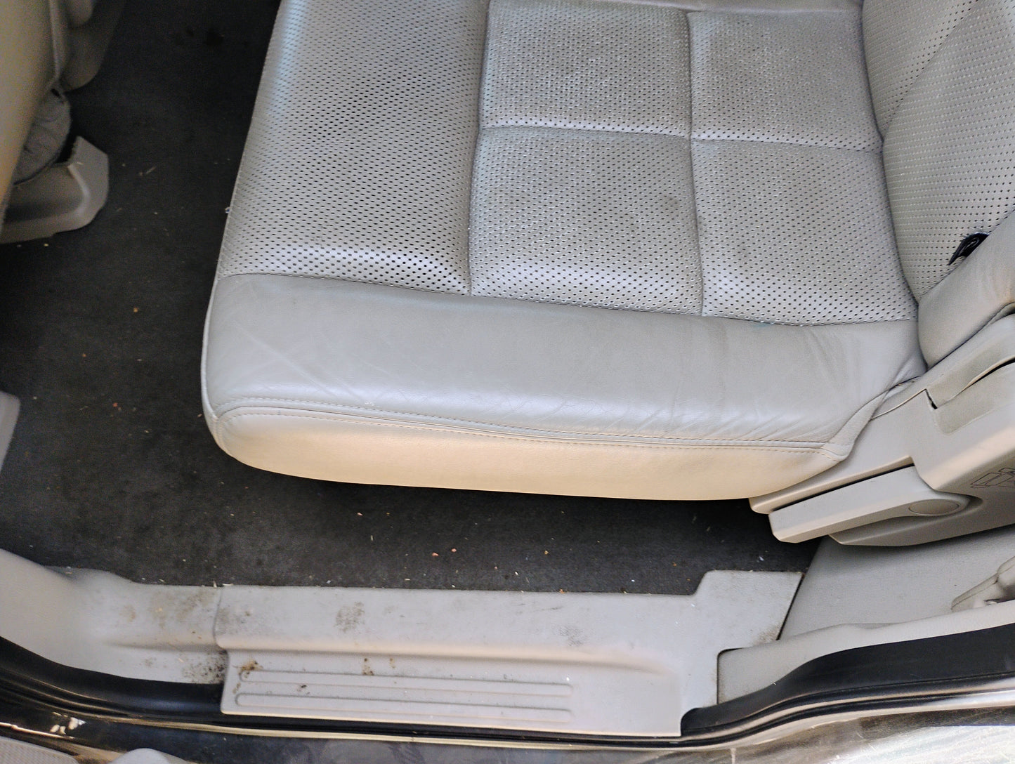 2010 LINCOLN NAVIGATOR - STOCK #M18799
