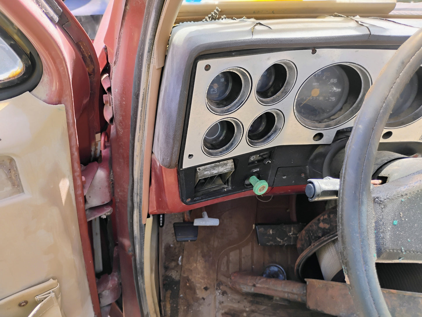 1982 Chevrolet Silverado -  Stock #: M18812 - MV-2