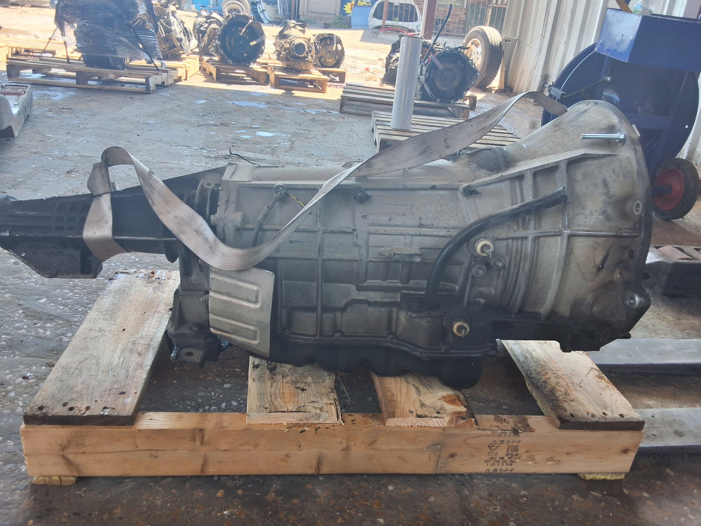 2004-2005 DODGE DURANGO  -  5.7 L ENGINE - #M18901