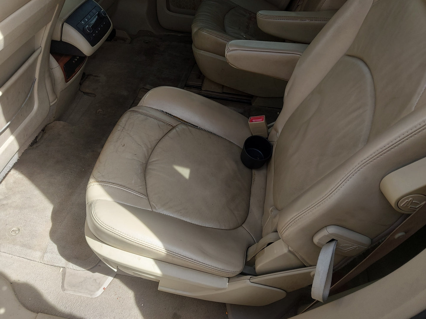 2009 Saturn Outlook - Stock #: M18707 - MP-17