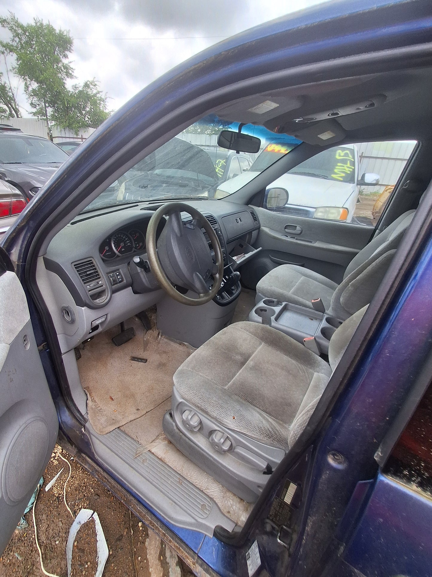 2005 KIA SEDONA - STOCK #M19391