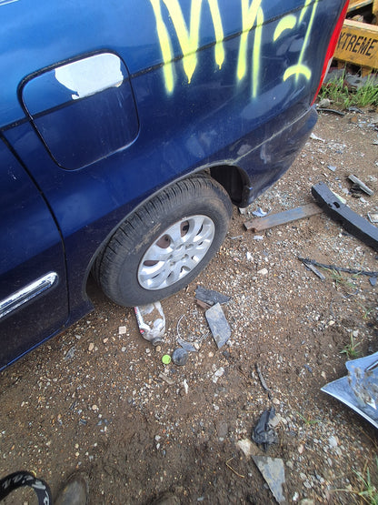 2005 KIA SEDONA - STOCK #M19391