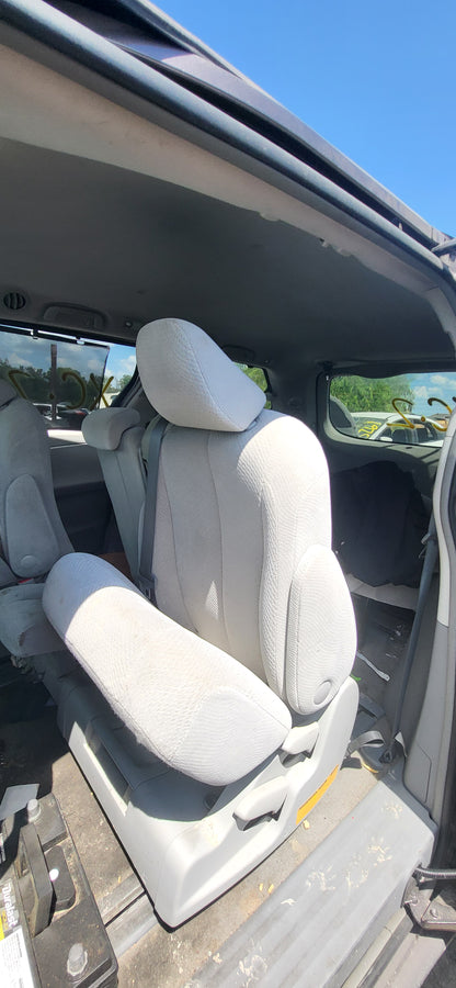 2/2 2011 - 2014 Toyota Sienna Model | All Parts G - Z | SKU #: M17312 XC-2