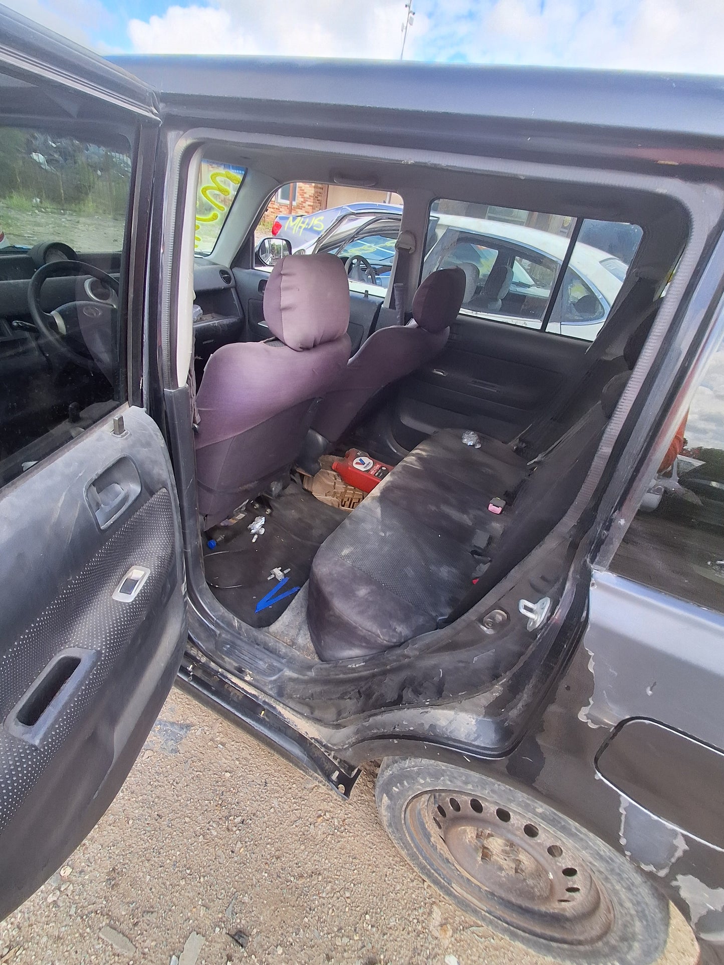 2004-2006  SCION XB- PARTING OUT-MJ-17 - Stock #:M19387