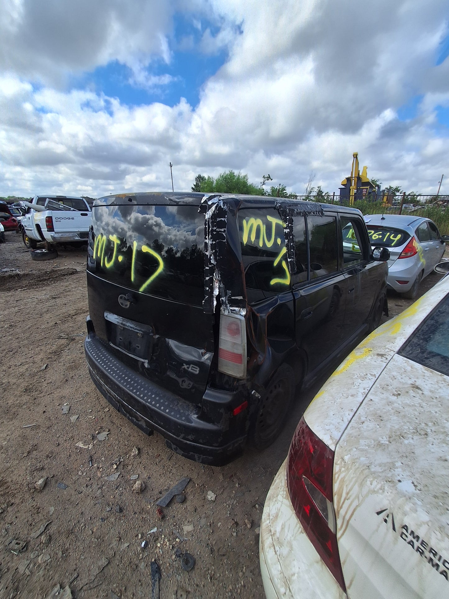 2004-2006  SCION XB- PARTING OUT-MJ-17 - Stock #:M19387